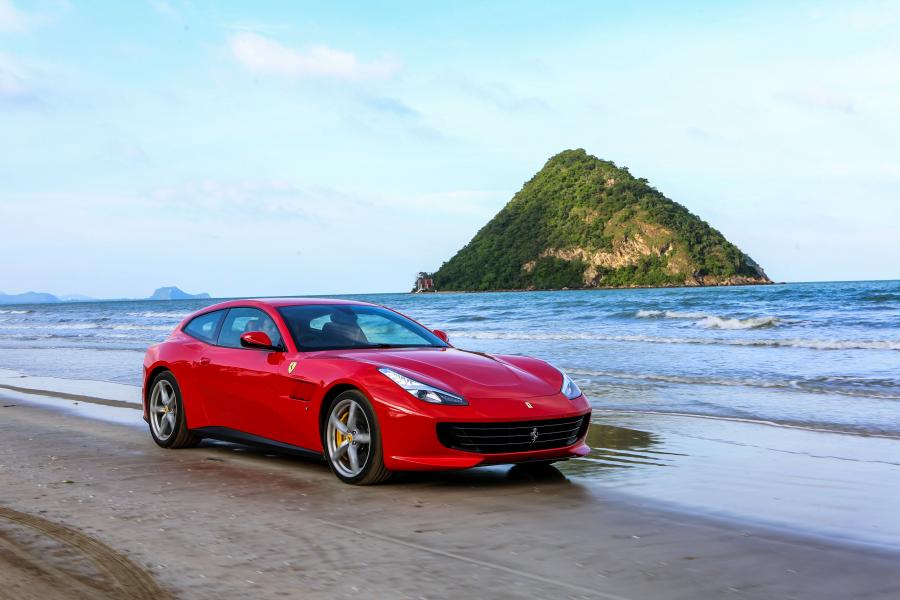  Ferrari GTC4Lusso T 2017 года  (TH) (фото 1 из 4)
